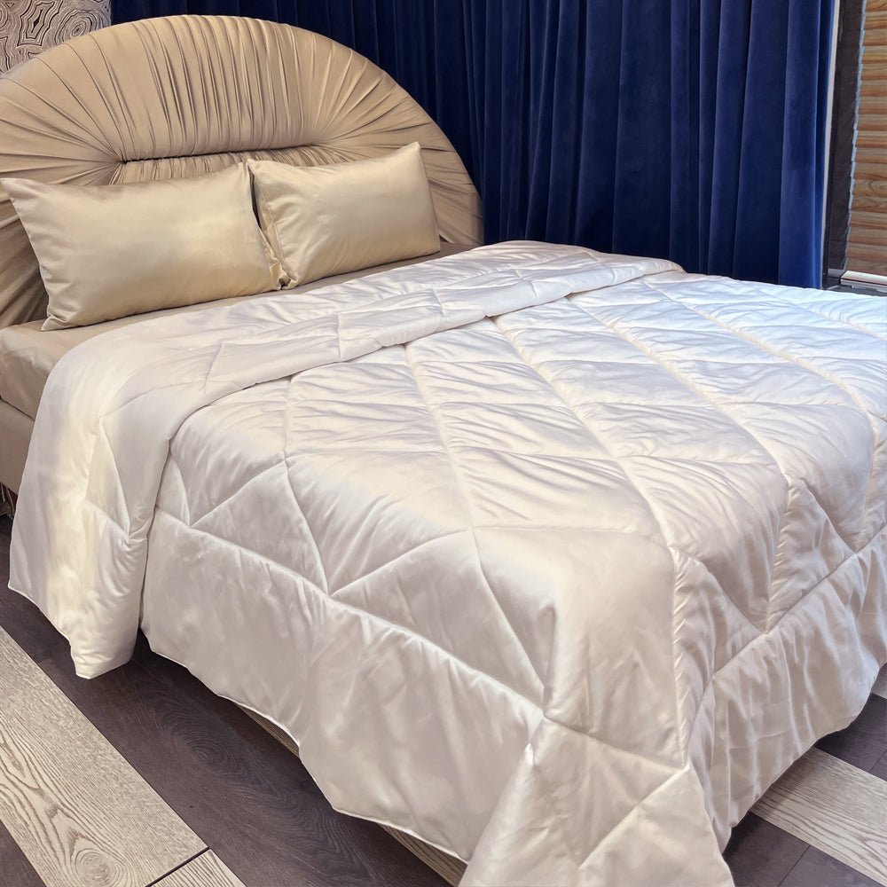 Satin Comforter - Seevo.in